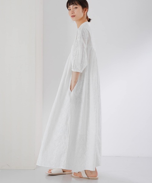 KBF（ケイビーエフ）の「刺繍ギャザーボリュームワンピース（ワンピース・レディース・ブラック/ベージュ/オフホワイト/ブルー・ONE）」の18枚目の写真