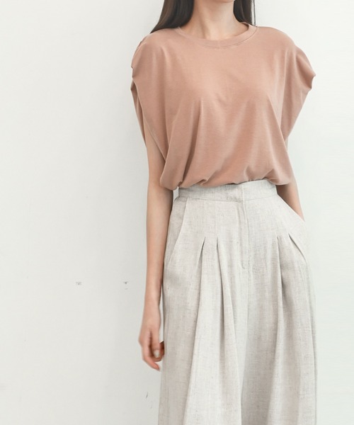 me+em select(ミームセレクト)の「ドルマンオーバーシルエットトップス(Tシャツ/カットソー・レディース・ブラック/ベージュ/カーキ/アイボリー/クリーム・FREE)」の3枚目の写真
