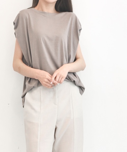 me+em select(ミームセレクト)の「ドルマンオーバーシルエットトップス(Tシャツ/カットソー・レディース・ブラック/ベージュ/カーキ/アイボリー/クリーム・FREE)」の5枚目の写真