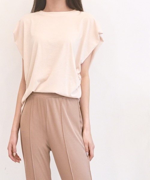 me+em select(ミームセレクト)の「ドルマンオーバーシルエットトップス(Tシャツ/カットソー・レディース・ブラック/ベージュ/カーキ/アイボリー/クリーム・FREE)」の4枚目の写真