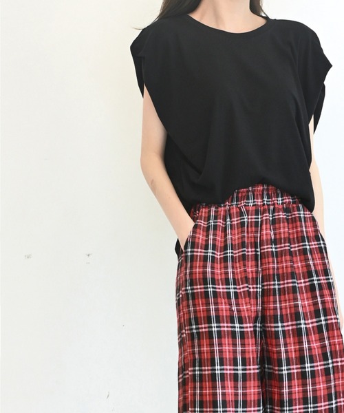 me+em select(ミームセレクト)の「ドルマンオーバーシルエットトップス(Tシャツ/カットソー・レディース・ブラック/ベージュ/カーキ/アイボリー/クリーム・FREE)」の2枚目の写真