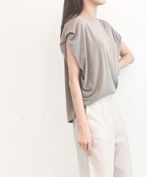 me+em select(ミームセレクト)の「ドルマンオーバーシルエットトップス(Tシャツ/カットソー・レディース・ブラック/ベージュ/カーキ/アイボリー/クリーム・FREE)」の8枚目の写真