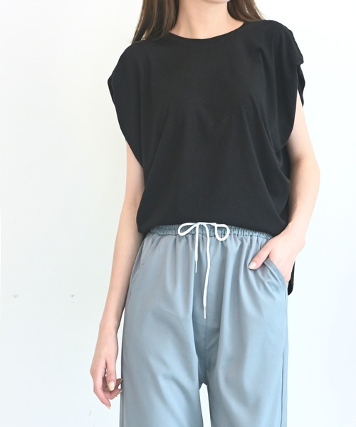 me+em select(ミームセレクト)の「ドルマンオーバーシルエットトップス(Tシャツ/カットソー・レディース・ブラック/ベージュ/カーキ/アイボリー/クリーム・FREE)」の16枚目の写真