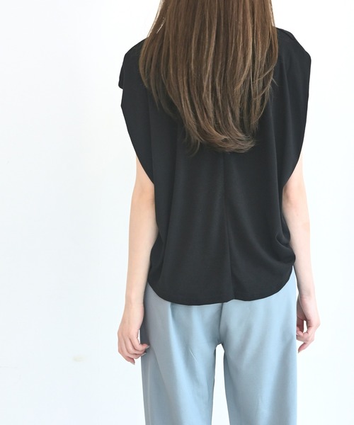 me+em select(ミームセレクト)の「ドルマンオーバーシルエットトップス(Tシャツ/カットソー・レディース・ブラック/ベージュ/カーキ/アイボリー/クリーム・FREE)」の17枚目の写真