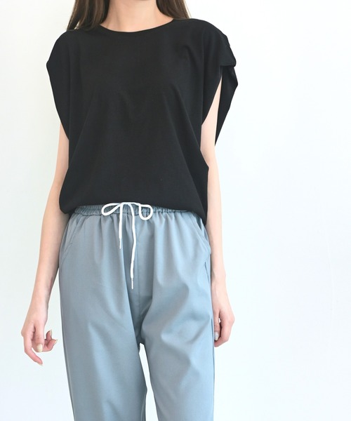 me+em select(ミームセレクト)の「ドルマンオーバーシルエットトップス(Tシャツ/カットソー・レディース・ブラック/ベージュ/カーキ/アイボリー/クリーム・FREE)」の15枚目の写真