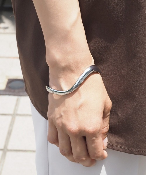 kutir(クティール)の「ラインバングル(バングル/リストバンド・レディース・シルバー・FREE)」の4枚目の写真