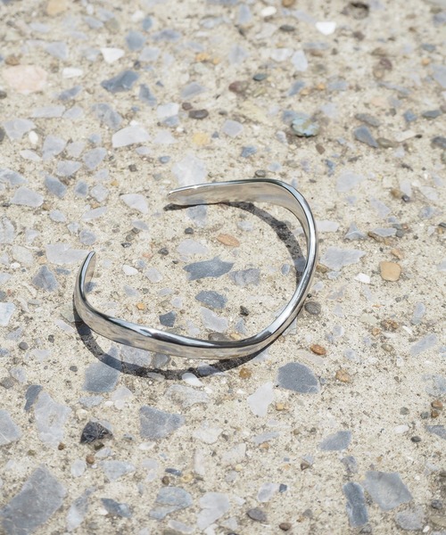 kutir(クティール)の「ラインバングル(バングル/リストバンド・レディース・シルバー・FREE)」の3枚目の写真