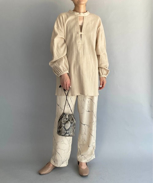 BE NEAT（ビーニート）の「2WAYスタンドカラールーズシャツ（シャツ/ブラウス・レディース・ベージュ/ミント・M）」の14枚目の写真