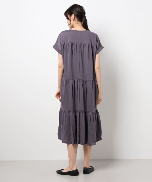 Samansa Mos2(サマンサ モスモス)の「後ろティアードカットワンピース(ワンピース・レディース・ベージュ/パープル/ブラウン/ミント/チャコール・フリ-)」の7枚目の写真