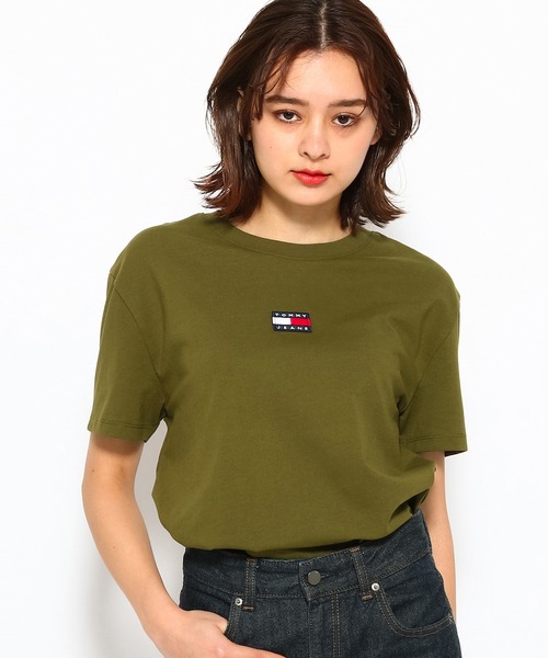 tommy jeans（トミー ジーンズ）の「バッジロゴTシャツ（Tシャツ/カットソー・メンズ・ネイビー/オレンジ/ホワイト/ブラック/ベージュ/カーキ/レッド・LARGE/MEDIUM/SMALL/X-SMALL）」の4枚目の写真