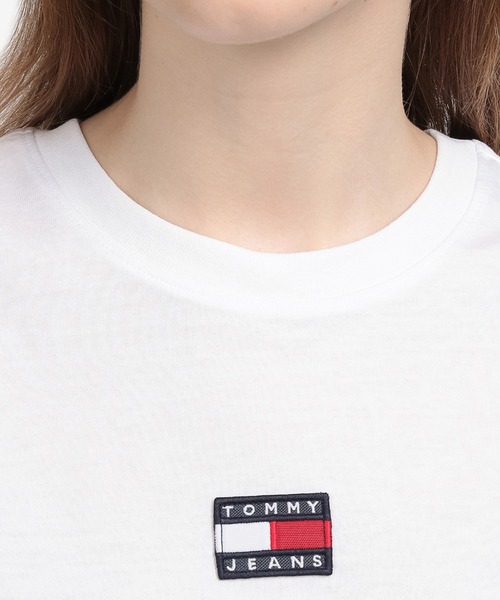 tommy jeans（トミー ジーンズ）の「バッジロゴTシャツ（Tシャツ/カットソー・メンズ・ネイビー/オレンジ/ホワイト/ブラック/ベージュ/カーキ/レッド・LARGE/MEDIUM/SMALL/X-SMALL）」の9枚目の写真