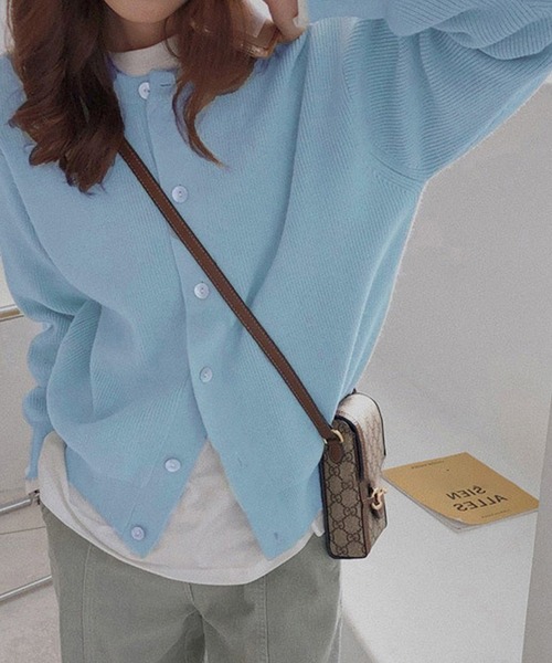 AMOUR BOX(アムールボックス)の「ラウンドネックニットカーディガン(カーディガン/ボレロ・レディース・ブラック/クリーム/ブルー/グリーン/ピンク・FREE)」の4枚目の写真