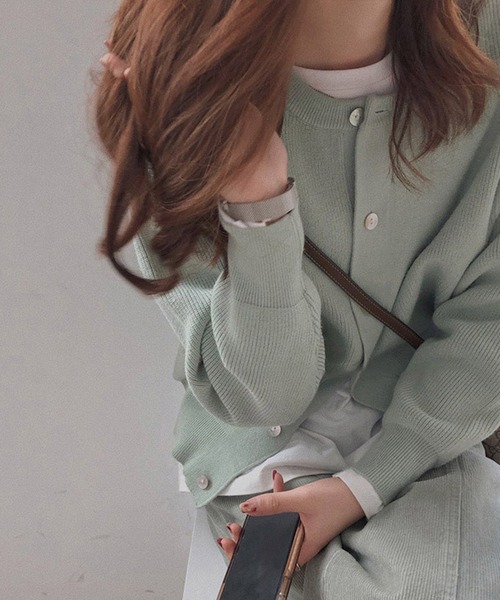 AMOUR BOX(アムールボックス)の「ラウンドネックニットカーディガン(カーディガン/ボレロ・レディース・ブラック/クリーム/ブルー/グリーン/ピンク・FREE)」の3枚目の写真