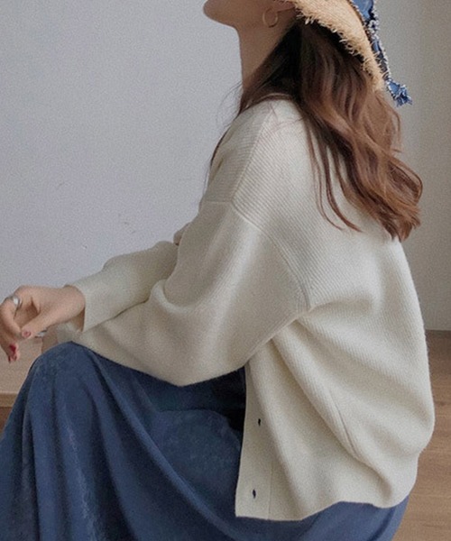 AMOUR BOX(アムールボックス)の「ラウンドネックニットカーディガン(カーディガン/ボレロ・レディース・ブラック/クリーム/ブルー/グリーン/ピンク・FREE)」の11枚目の写真