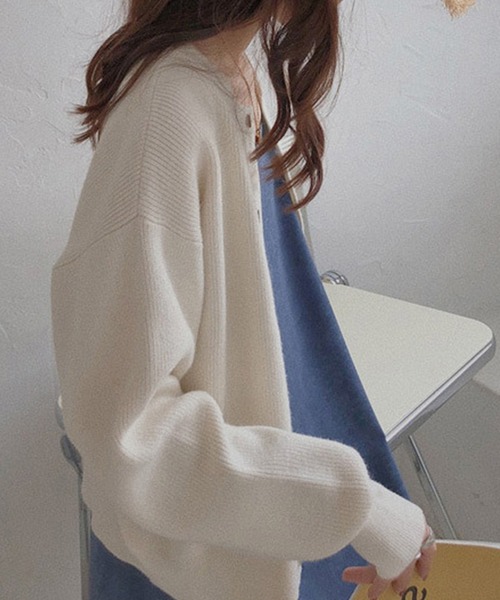 AMOUR BOX(アムールボックス)の「ラウンドネックニットカーディガン(カーディガン/ボレロ・レディース・ブラック/クリーム/ブルー/グリーン/ピンク・FREE)」の6枚目の写真