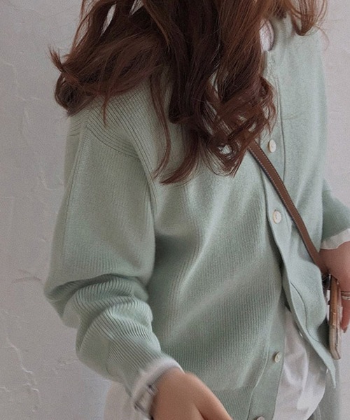 AMOUR BOX(アムールボックス)の「ラウンドネックニットカーディガン(カーディガン/ボレロ・レディース・ブラック/クリーム/ブルー/グリーン/ピンク・FREE)」の15枚目の写真