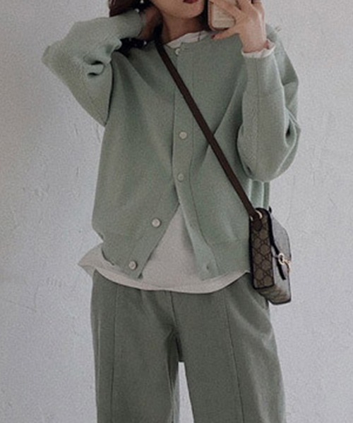 AMOUR BOX(アムールボックス)の「ラウンドネックニットカーディガン(カーディガン/ボレロ・レディース・ブラック/クリーム/ブルー/グリーン/ピンク・FREE)」の7枚目の写真