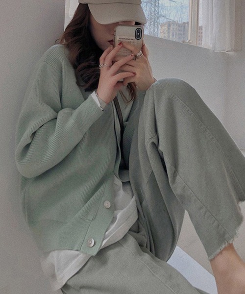 AMOUR BOX(アムールボックス)の「ラウンドネックニットカーディガン(カーディガン/ボレロ・レディース・ブラック/クリーム/ブルー/グリーン/ピンク・FREE)」の22枚目の写真