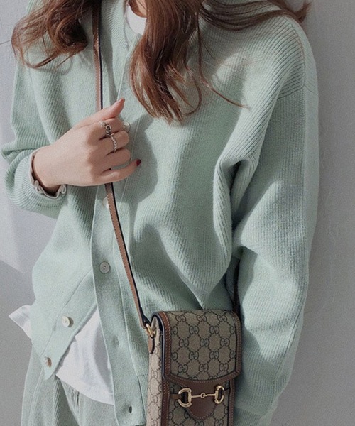 AMOUR BOX(アムールボックス)の「ラウンドネックニットカーディガン(カーディガン/ボレロ・レディース・ブラック/クリーム/ブルー/グリーン/ピンク・FREE)」の10枚目の写真