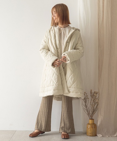 rectangle（レクタングル）の「フレアキルティングコート（ダウンジャケット/コート・レディース・アイボリー/ブラック・FREE）」の4枚目の写真