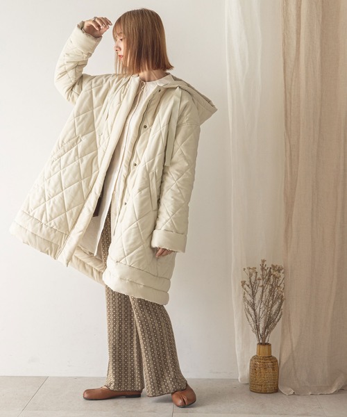 rectangle（レクタングル）の「フレアキルティングコート（ダウンジャケット/コート・レディース・アイボリー/ブラック・FREE）」の5枚目の写真