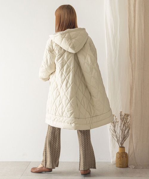 rectangle（レクタングル）の「フレアキルティングコート（ダウンジャケット/コート・レディース・アイボリー/ブラック・FREE）」の7枚目の写真