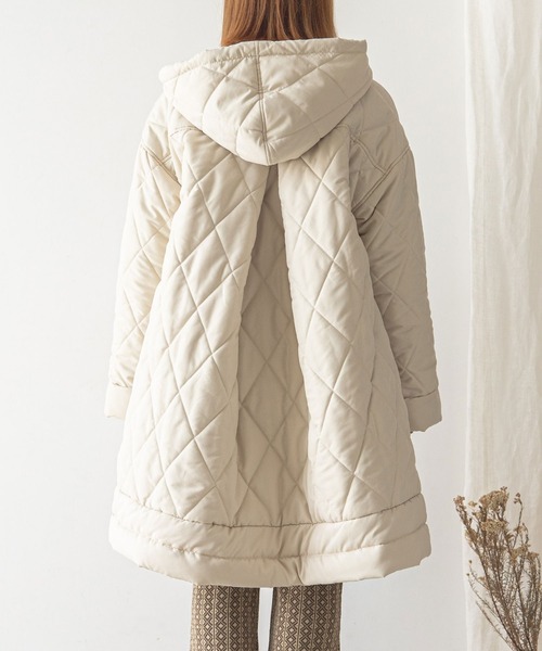 rectangle（レクタングル）の「フレアキルティングコート（ダウンジャケット/コート・レディース・アイボリー/ブラック・FREE）」の13枚目の写真