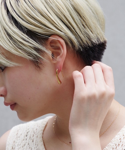 Taaii(ターイ)の「Taaii : STAINLESS DROP PIERCE (LARGE) / ステンレス ドロップピアス (ラージ)(ピアス(両耳用)・レディース・ゴールド/シルバー・ONE SIZE)」の1枚目の写真