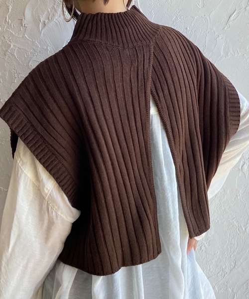 She's Closet（シーズクローゼット）の「前後2wayバッククロスショート丈ハイネックリブニットベスト（ベスト・レディース・ブラック/ベージュ/ブラウン/ダークパープル/ライトベージュ/ブルー/グリーン/アイボリー/グリーン系その他/パープル/レッド/オリーブ/グレイッシュベージュ・FREE）」の4枚目の写真