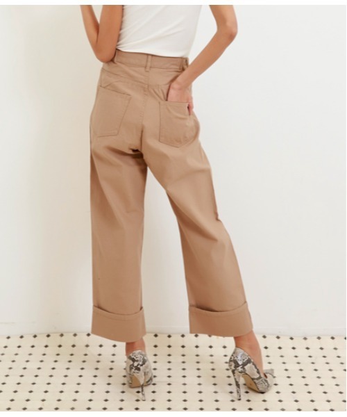 Alluge(アルージュ)の「ハイウエスト太ストレートパンツ(その他パンツ・レディース・ベージュ・M)」の2枚目の写真