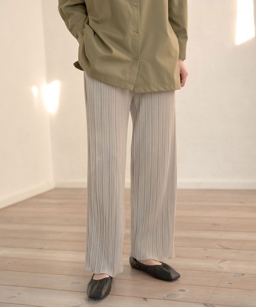 earth music&ecology（アースミュージックアンドエコロジー）の「ベロアプリーツパンツ*（その他パンツ・レディース・ベージュ/ブラウン/サックスブルー/ブラック・FREE）」の4枚目の写真