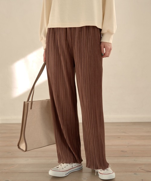 earth music&ecology（アースミュージックアンドエコロジー）の「ベロアプリーツパンツ*（その他パンツ・レディース・ベージュ/ブラウン/サックスブルー/ブラック・FREE）」の3枚目の写真