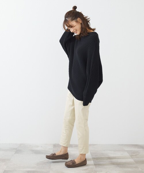 SHOO・LA・RUE（シューラルー）の「◆【S-LL/股下短め】サテン裏起毛スティック（その他パンツ・レディース・ブラック/サンドベージュ/ダークグリーン/アイボリー/ダークブラウン・01/02/04/03）」の6枚目の写真