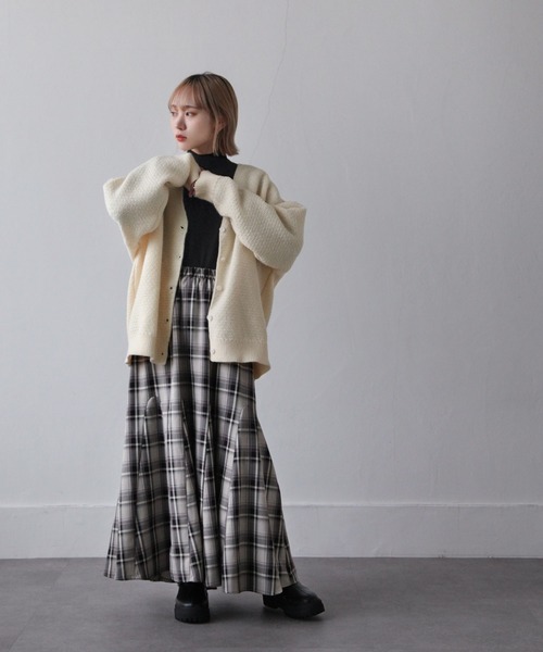 Chillfar（チルファー）の「カラーボリュームニットカーディガン（カーディガン/ボレロ・レディース・ブラック/オレンジ/ブルー/グリーン/アイボリー/マスタード・FREE）」の11枚目の写真