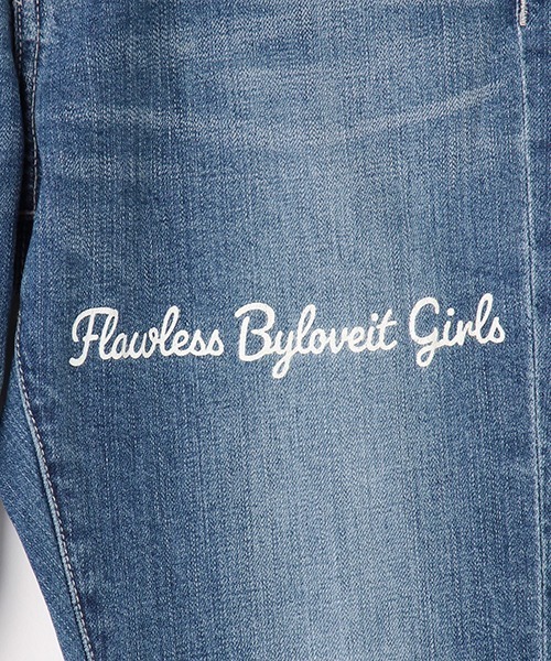 by LOVEiT（バイラビット）の「裾スリットデニム（デニムパンツ・キッズ・サックスブルー/ブルー・150cm/130cm/160cm/140cm/120cm）」の3枚目の写真