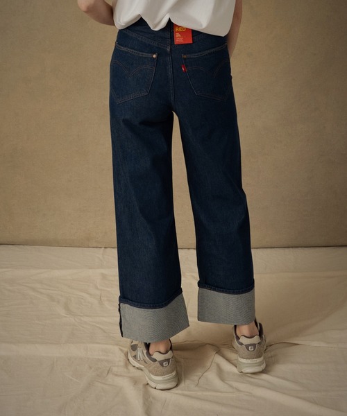 Levi's（リーバイス）の「Levi's(R) RED HIGH LOOSE CUFFED DARK BLUE RINSE（デニムパンツ・レディース・ブルー・27inch/25inch/24inch/26inch/30inch/29inch/23inch/28inch）」の15枚目の写真