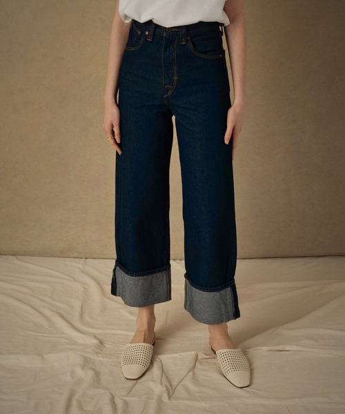 Levi's（リーバイス）の「Levi's(R) RED HIGH LOOSE CUFFED DARK BLUE RINSE（デニムパンツ・レディース・ブルー・27inch/25inch/24inch/26inch/30inch/29inch/23inch/28inch）」の2枚目の写真