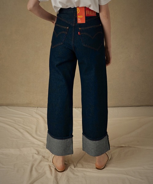 Levi's（リーバイス）の「Levi's(R) RED HIGH LOOSE CUFFED DARK BLUE RINSE（デニムパンツ・レディース・ブルー・27inch/25inch/24inch/26inch/30inch/29inch/23inch/28inch）」の8枚目の写真