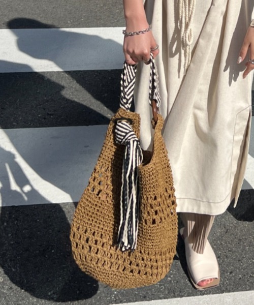 Chez toi(シェトワ)の「メッシュテープハンドルショルダーバッグ(かごバッグ・レディース・ブラック/グリーン/キャメル・FREE)」の3枚目の写真