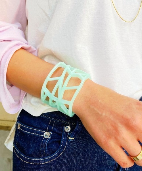 tone（トーン）の「【KuKuLu TOKYO】checkered pattern bangle（バングル/リストバンド・レディース・ホワイト/パープル/ピンク/オレンジ/ブルー/グリーン・FREE）」の3枚目の写真