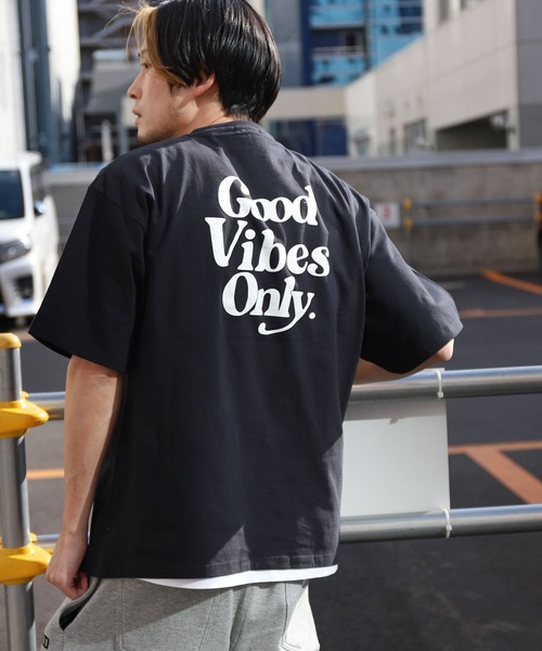 ZIP FIVE（ジップファイブ）の「【ZIP FIVE】ストリートロゴ バリエーション半袖Tシャツ【ユニセックス】（Tシャツ/カットソー・レディース・ホワイト/ブラック/ネイビー/イエロー/ブルー/グリーン/オートミール/ホワイト系/ホワイト系1/ホワイト系2/ブラック系/アイボリー系/ネイビー系/グリーン系/ブルー系/イエロー系/ブラック系1/アイボリー系1/ネイビー系1/グリーン系1/ブルー系1/イエロー系1/ブラック系2/アイボリー系2/ネイビー系2/グリーン系2/ブルー系2/イエロー系2・MEDIUM/LARGE/X-LARGE）」の6枚目の写真