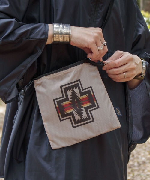 PENDLETON（ペンドルトン）の「【PENDLETON/ペンドルトン】別注ミニリップストップショルダーバッグ（ショルダーバッグ・メンズ・ブラック/ベージュ・FREE）」の2枚目の写真