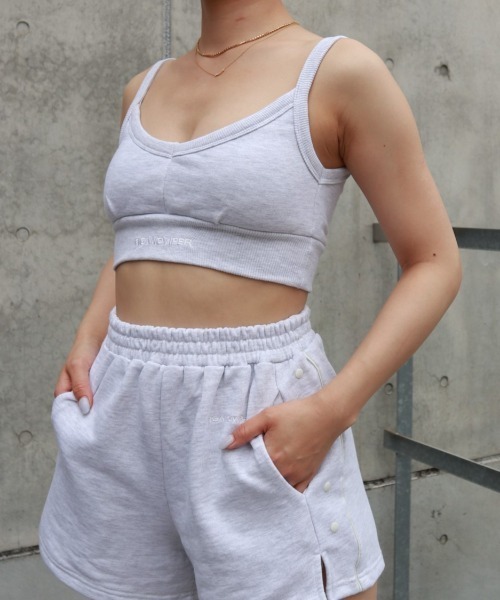 FIG&VIPER(フィグアンドバイパー)の「裏毛Vネックブラタンク(タンクトップ・レディース・ブラック/グレー/パープル・FREE)」の2枚目の写真