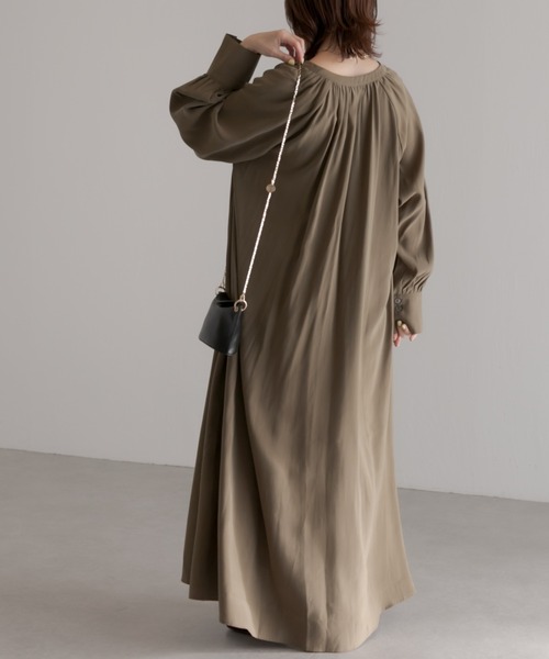 COLLAGE GALLARDAGALANTE（コラージュガリャルダガランテ）の「目を惹くシルエット/ピーチギャザーテントワンピース（ワンピース・レディース・カーキ/ネイビー・FREE）」の9枚目の写真