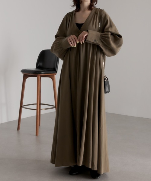 COLLAGE GALLARDAGALANTE（コラージュガリャルダガランテ）の「目を惹くシルエット/ピーチギャザーテントワンピース（ワンピース・レディース・カーキ/ネイビー・FREE）」の3枚目の写真