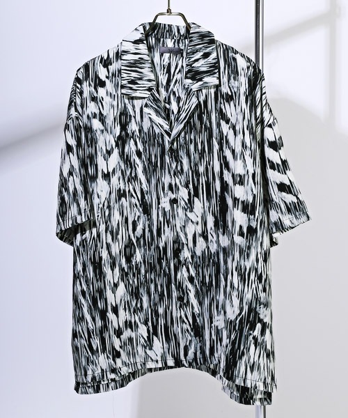 LUXSTYLE（ラグスタイル）の「総柄BIGオープンカラー半袖シャツ（シャツ/ブラウス・メンズ・ブラック/ブラウン・M/L）」の2枚目の写真