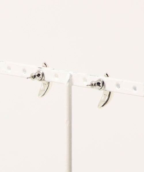tone（トーン）の「【aussi/オッスィー】三日月 メタル ピアス（ニッケルフリー）（ピアス（両耳用）・レディース・シルバー/ゴールド・FREE）」の3枚目の写真