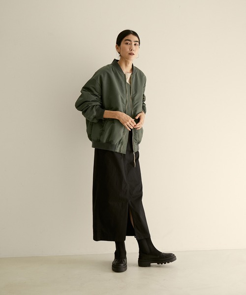 SALON adam et rope'（サロン アダム エ ロペ）の「【サステナブル】リサイクルナイロンMA-1ブルゾン（MA-1・レディース・ベージュ/カーキ・FREE）」の9枚目の写真