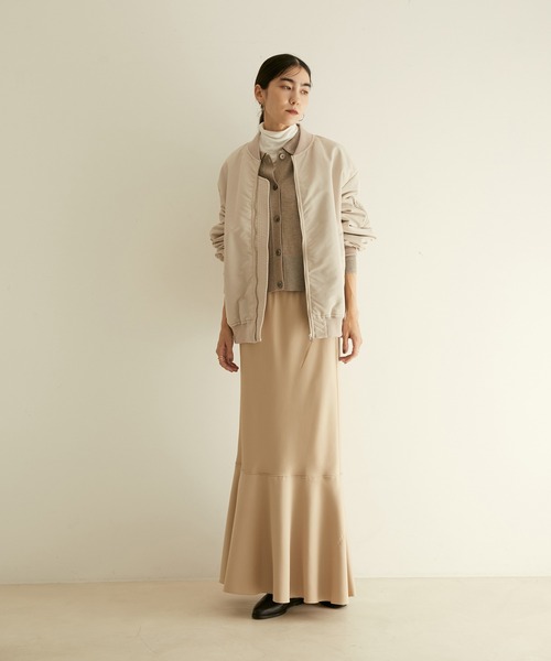 SALON adam et rope'（サロン アダム エ ロペ）の「【サステナブル】リサイクルナイロンMA-1ブルゾン（MA-1・レディース・ベージュ/カーキ・FREE）」の21枚目の写真