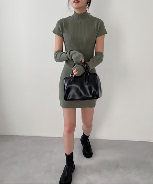 EPIMI E'PIMMY（エピミエピミー）の「【ミニ・ロングあり】アームウォーマー付プチハイリブニットワンピース（ワンピース・レディース・ダークブルー/アイボリー/ブラック/グレイッシュベージュ/オリーブ・MEDIUM/TALL）」の4枚目の写真